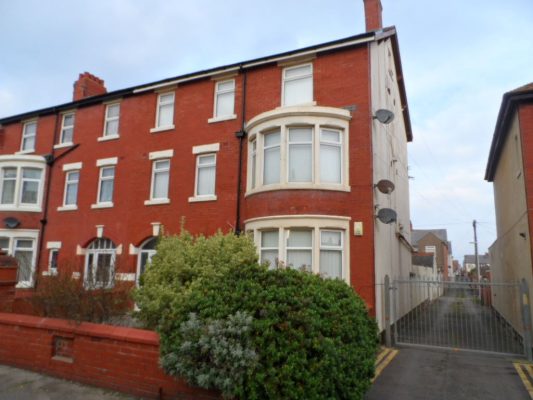 Knowle Avenue, Blackpool, FY2 9RX